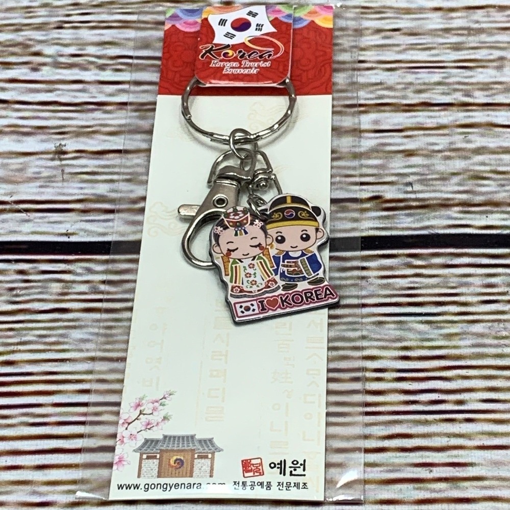 Korean Tourist Souvenir Keychain, Traditional Couple Hanbok, I Love Korea